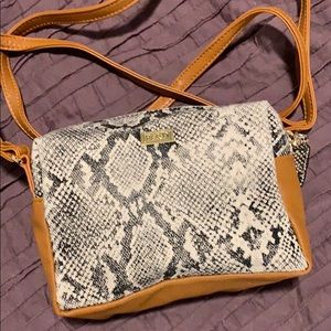 Be&D Pippa Crossbody Bag